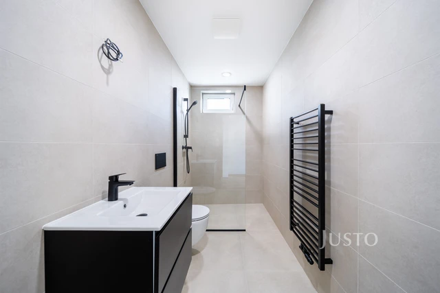 Prodej 5+kk 121 m² + zahrada 260 m² + terasa 14 m² + parkování