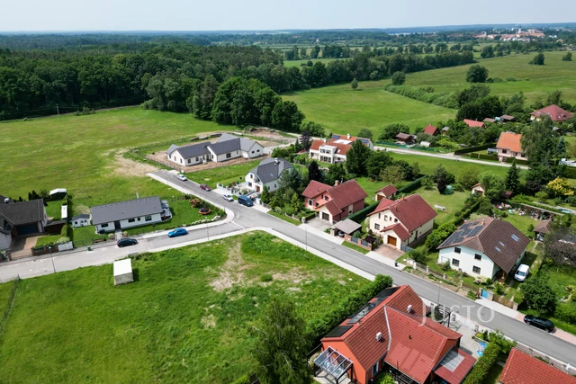 Prodej rodinného domu 185 m² s pozemkem 1180 m² + terasa 16 m² + balkón 1 m²