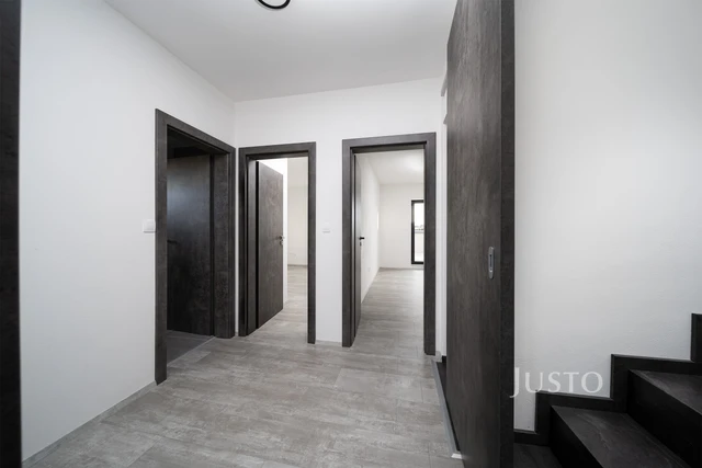 Prodej 5+kk 152 m² + zahrada 272 m² + terasa 81 m² + parkování