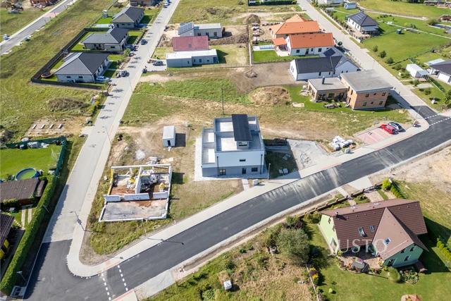 Prodej 5+kk 152 m² + zahrada 272 m² + terasa 81 m² + parkování