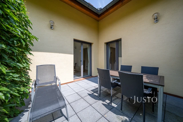 Prodej rodinného domu 185 m² s pozemkem 1180 m² + terasa 16 m² + balkón 1 m²