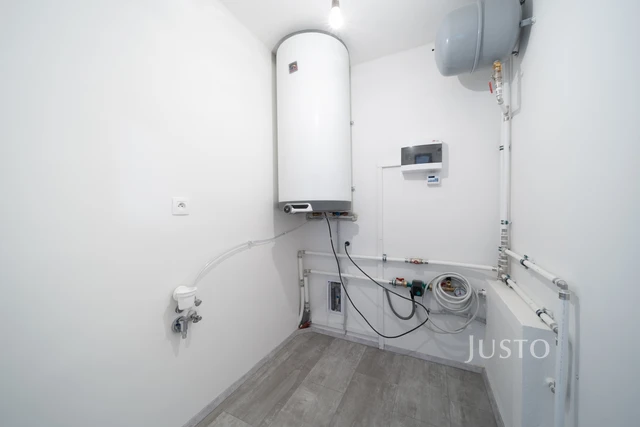 Prodej 5+kk 152 m² + zahrada 193 m² + terasa 81 m² + parkování