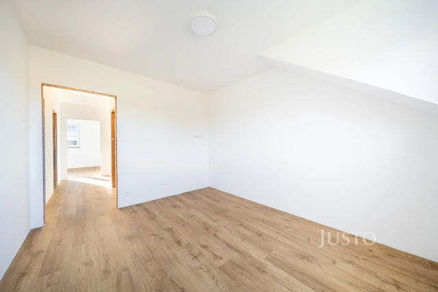 Prodej 5+kk 121 m² + zahrada 260 m² + terasa 14 m² + parkování