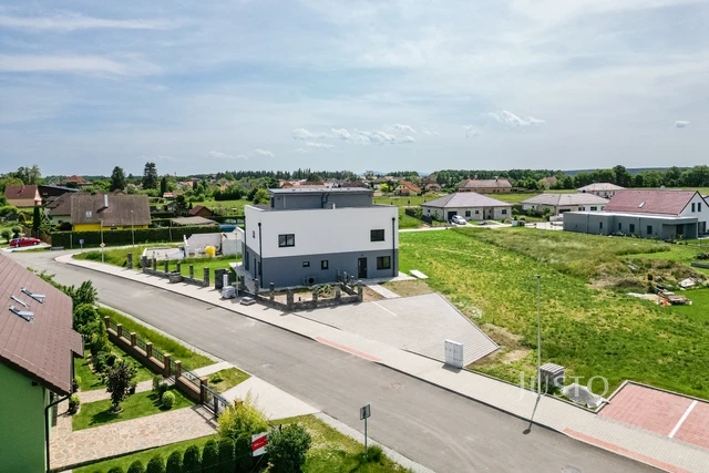 Prodej 5+kk 152 m² + zahrada 193 m² + terasa 81 m² + parkování