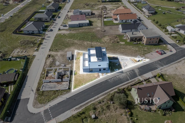 Prodej 5+kk 152 m² + zahrada 272 m² + terasa 81 m² + parkování