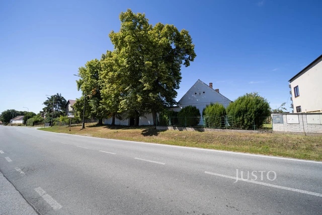 Prodej rodinného domu 223 m² s pozemkem 2440 m²