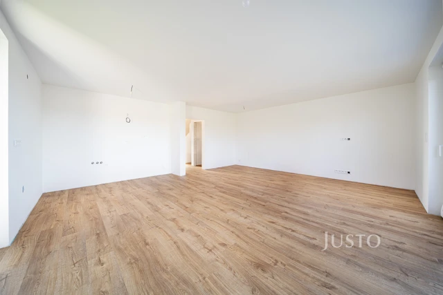 Prodej 5+kk 121 m² + zahrada 260 m² + terasa 14 m² + parkování