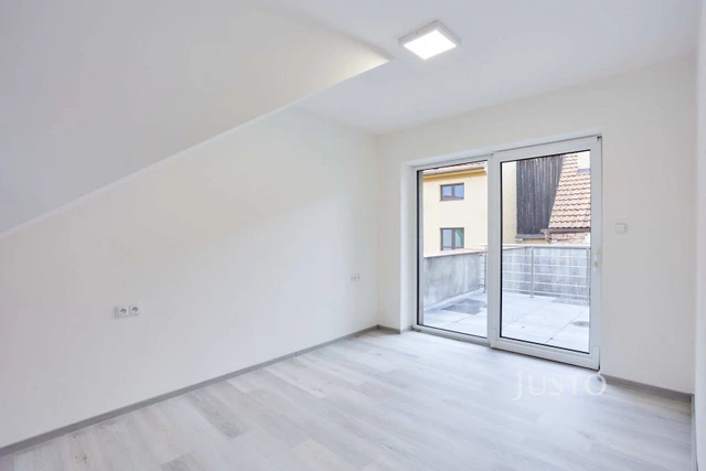 Pronájem 2+kk 48 m² + terasa 11 m²