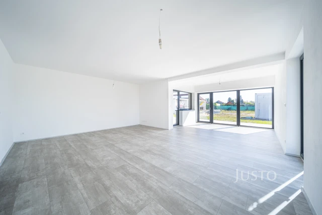 Prodej 5+kk 152 m² + zahrada 193 m² + terasa 81 m² + parkování