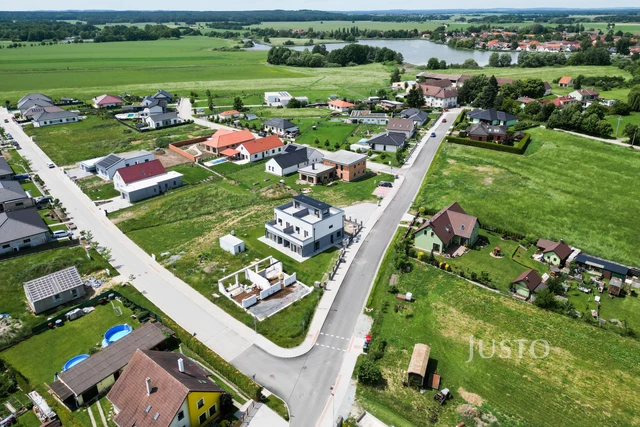 Prodej 5+kk 152 m² + zahrada 193 m² + terasa 81 m² + parkování