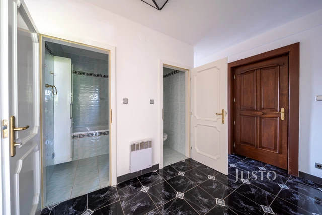 Pronájem 4+1 125 m² + balkón 3 m² + garáž