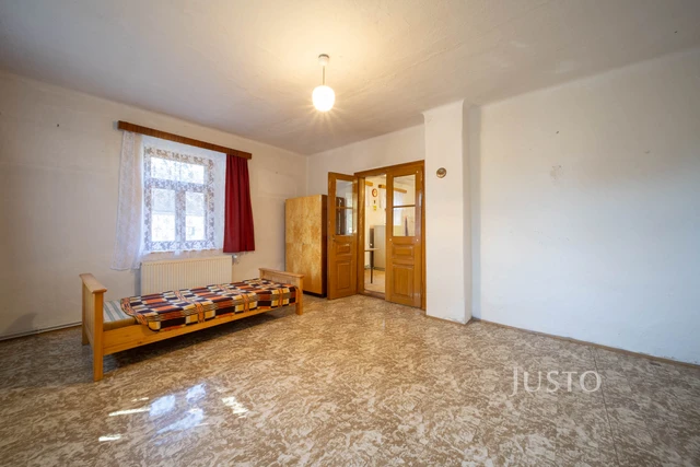 Prodej rodinného domu 223 m² s pozemkem 2440 m²