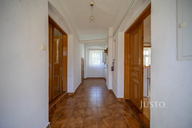 Prodej rodinného domu 223 m² s pozemkem 2440 m²