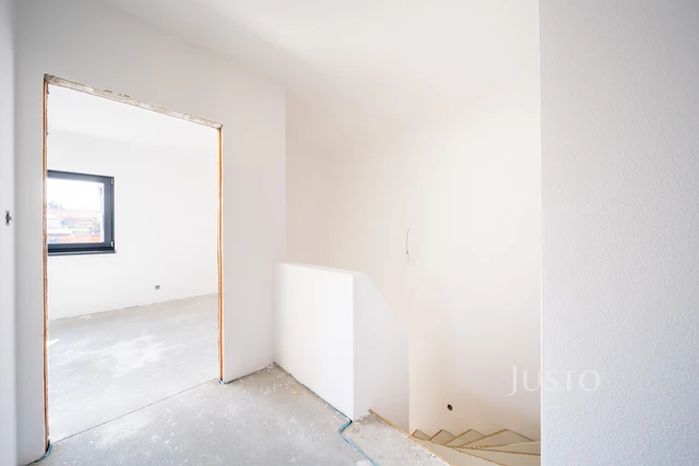 Prodej 5+kk 124 m² + zahrada 286 m² + terasa 13 m² + parkování