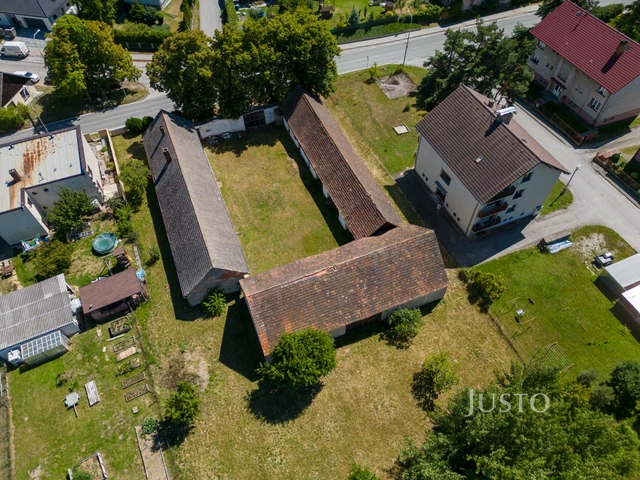 Prodej rodinného domu 223 m² s pozemkem 2440 m²