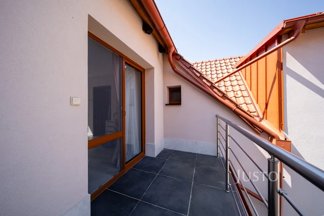 Pronájem 2+kk 55 m² + terasa 5 m²