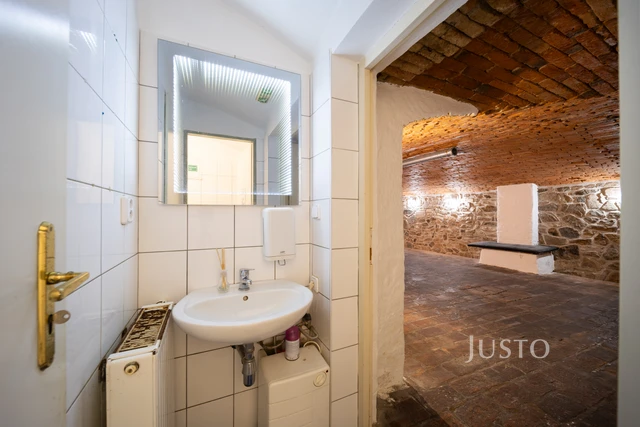 Prodej restaurace 103 m² s pozemkem 103 m²