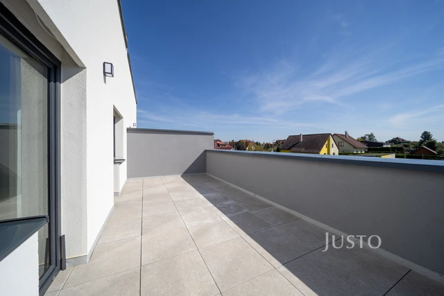 Prodej 5+kk 152 m² + zahrada 193 m² + terasa 81 m² + parkování