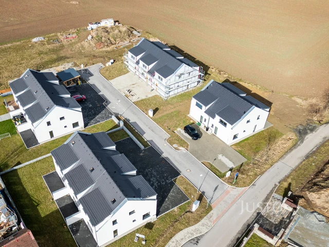 Prodej 5+kk 121 m² + zahrada 215 m² + terasa 14 m² + parkování