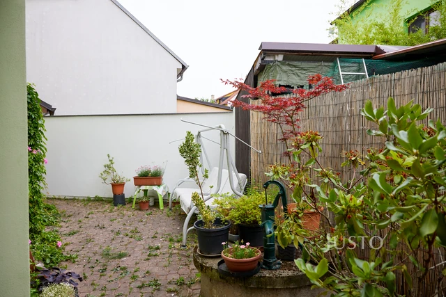 Prodej rodinného domu 242 m² s pozemkem 138 m²