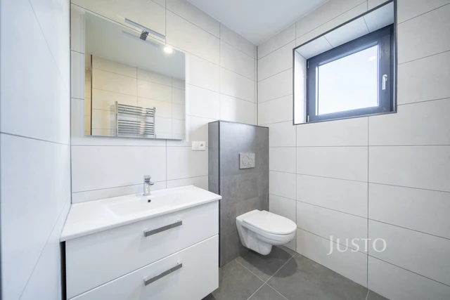 Prodej 5+kk 152 m² + zahrada 272 m² + terasa 81 m² + parkování