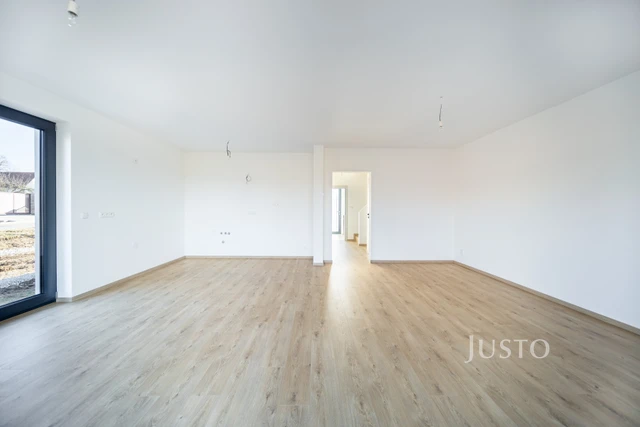 Prodej 5+kk 121 m² + zahrada 215 m² + terasa 14 m² + parkování