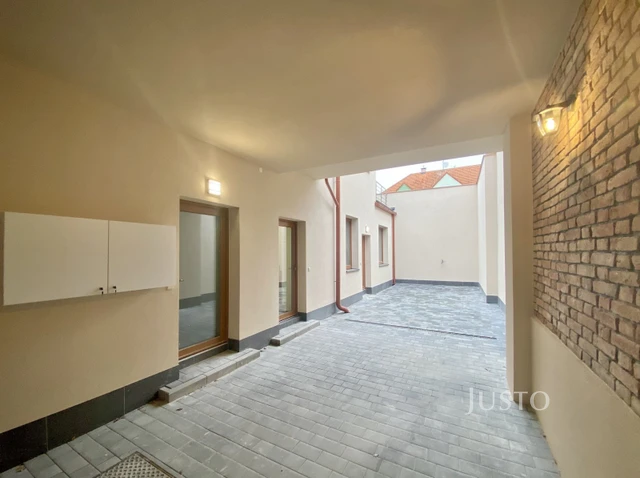 Pronájem 2+kk 48 m² + terasa 11 m²