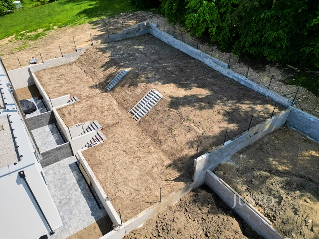 Prodej 4+kk 132 m² + zahrada 203 m² + terasa 13 m² + garáž