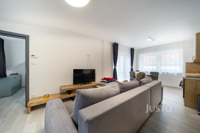 Pronájem 2+kk 48 m² + terasa 11 m²