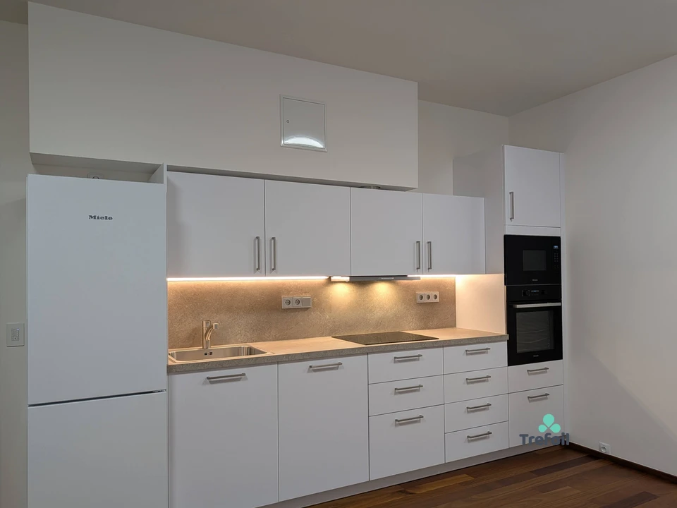 Pronájem luxusního bytu 2+kk 72 m² + lodžie 8 m² + garáž+sklep – fotografie 3