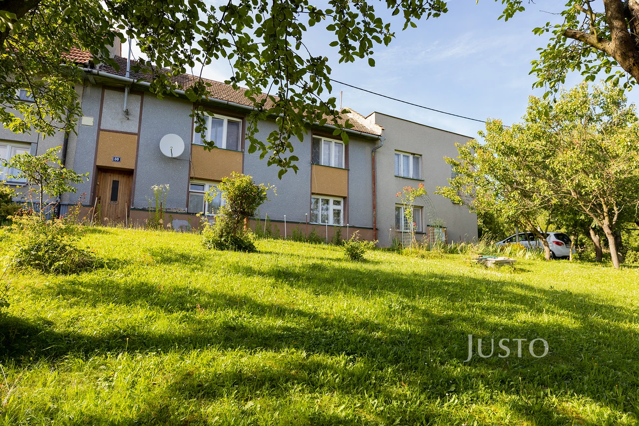 Prodej rodinného domu 240 m² s pozemkem 3729 m² + balkón