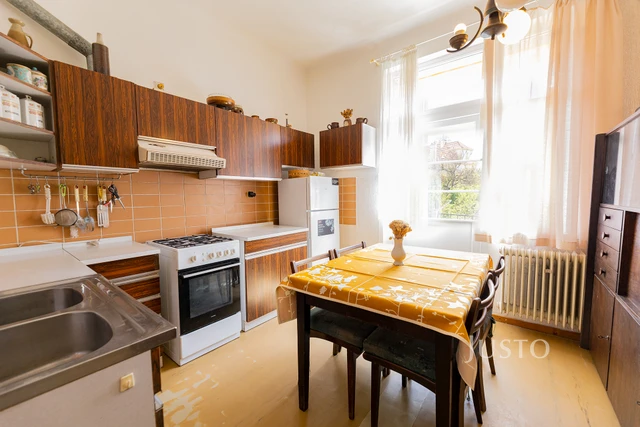 Prodej rodinného domu 225 m² s pozemkem 269 m² + terasa + balkón