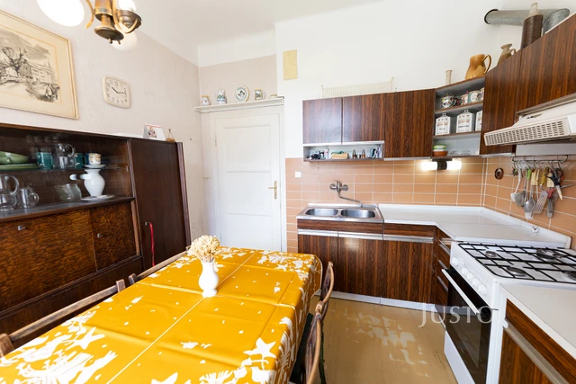 Prodej rodinného domu 225 m² s pozemkem 269 m² + terasa + balkón