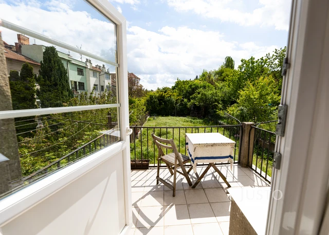 Prodej rodinného domu 225 m² s pozemkem 269 m² + terasa + balkón