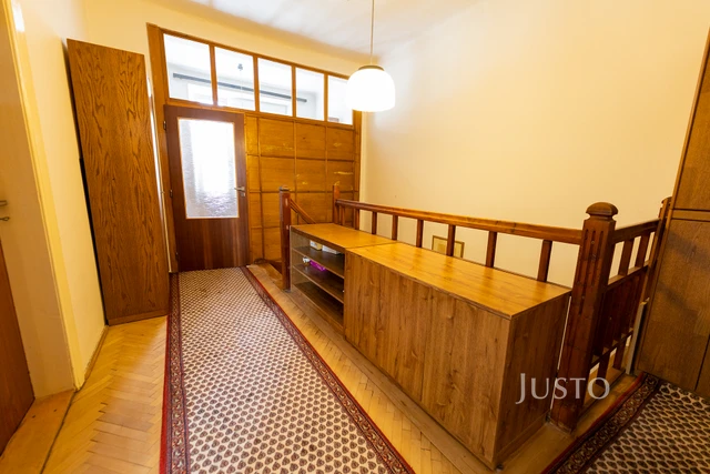 Prodej rodinného domu 225 m² s pozemkem 269 m² + terasa + balkón