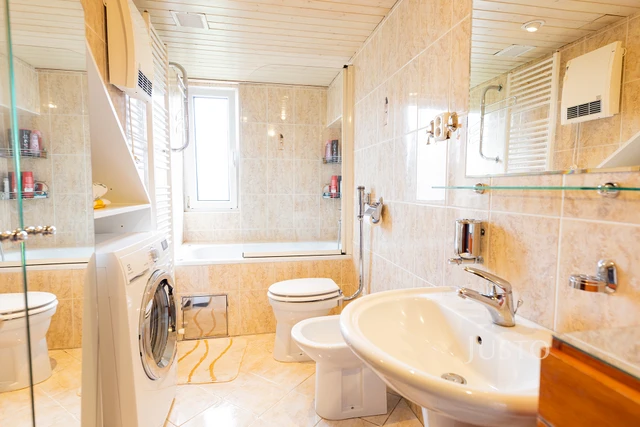 Prodej rodinného domu 225 m² s pozemkem 269 m² + terasa + balkón