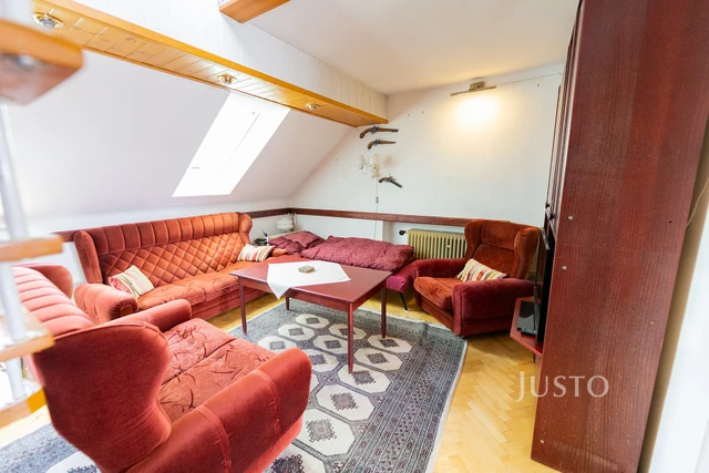 Prodej rodinného domu 225 m² s pozemkem 269 m² + terasa + balkón