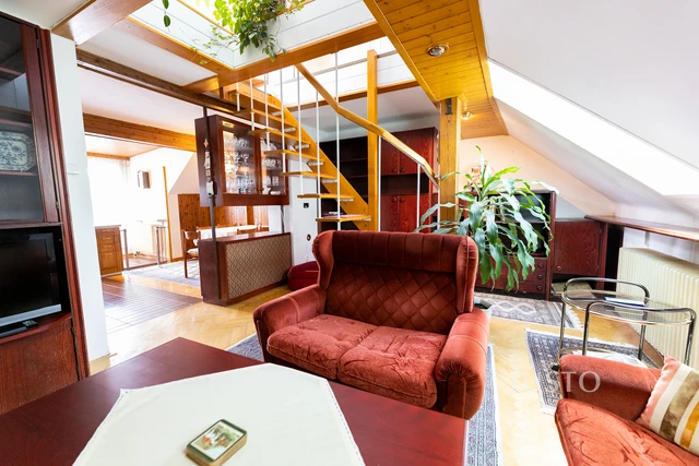 Prodej rodinného domu 225 m² s pozemkem 269 m² + terasa + balkón
