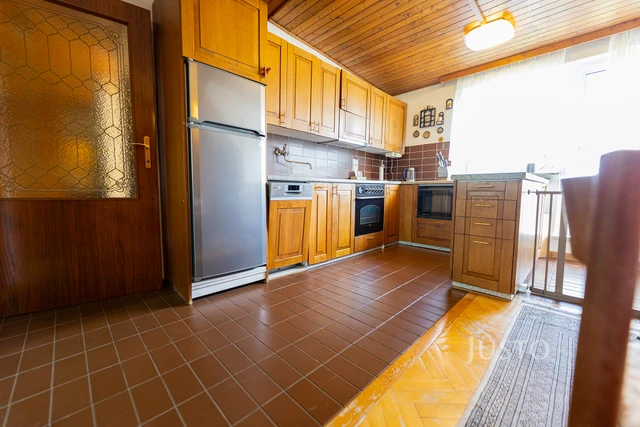 Prodej rodinného domu 225 m² s pozemkem 269 m² + terasa + balkón