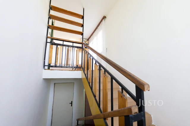 Prodej rodinného domu 240 m² s pozemkem 3729 m² + balkón