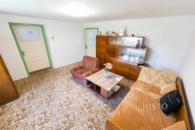 Prodej rodinného domu 240 m² s pozemkem 3729 m² + balkón
