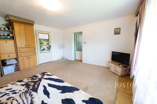 Prodej rodinného domu 240 m² s pozemkem 3729 m² + balkón