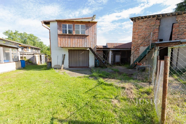 Prodej rodinného domu 240 m² s pozemkem 3729 m² + balkón
