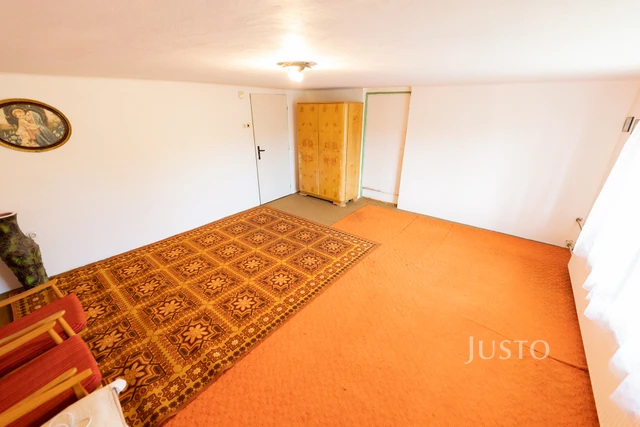 Prodej rodinného domu 240 m² s pozemkem 3729 m² + balkón