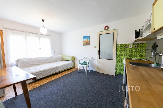 Prodej rodinného domu 240 m² s pozemkem 3729 m² + balkón