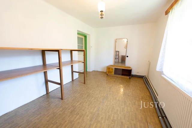 Prodej rodinného domu 240 m² s pozemkem 3729 m² + balkón