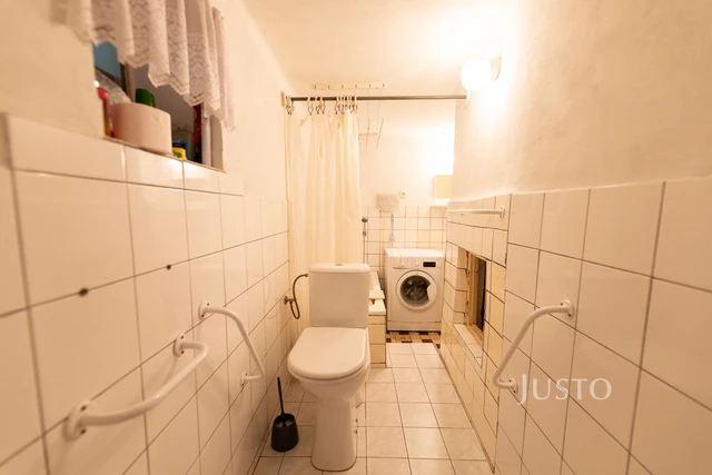 Prodej rodinného domu 240 m² s pozemkem 3729 m² + balkón