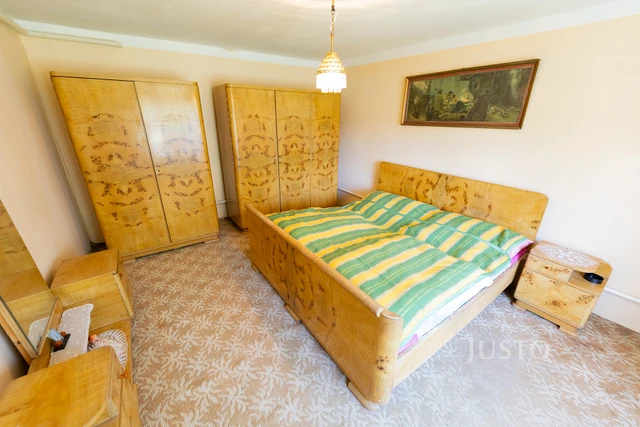 Prodej rodinného domu 240 m² s pozemkem 3729 m² + balkón