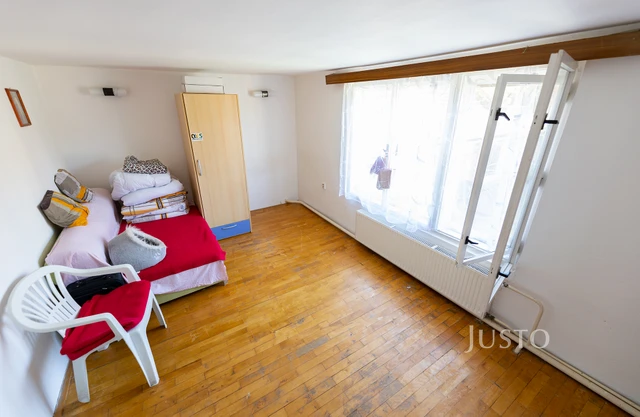 Prodej rodinného domu 240 m² s pozemkem 3729 m² + balkón