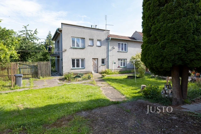 Prodej rodinného domu 240 m² s pozemkem 3729 m² + balkón